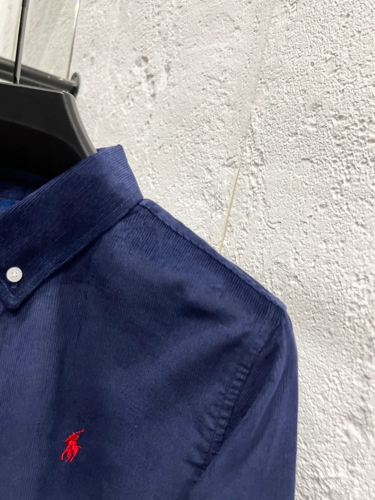 🅿️250 Style number: T60 pure cotton corduroy shirt, black, navy, white, khaki, four colors Size: M (110-125 pounds) L (125-140 pounds) XL (140-155 pounds) 2XL (155-170 pounds) Color: Navy blue